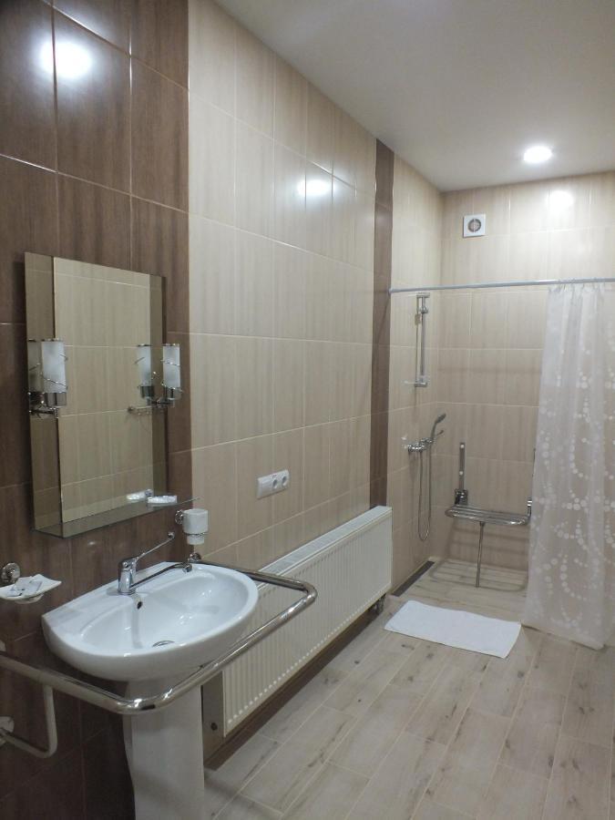 Vorontsovskiy Hotel Melitopol Exterior photo